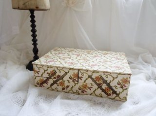 フランスアンティーク カルトナージュのソーイングボックス お花模様 真鍮パーツ