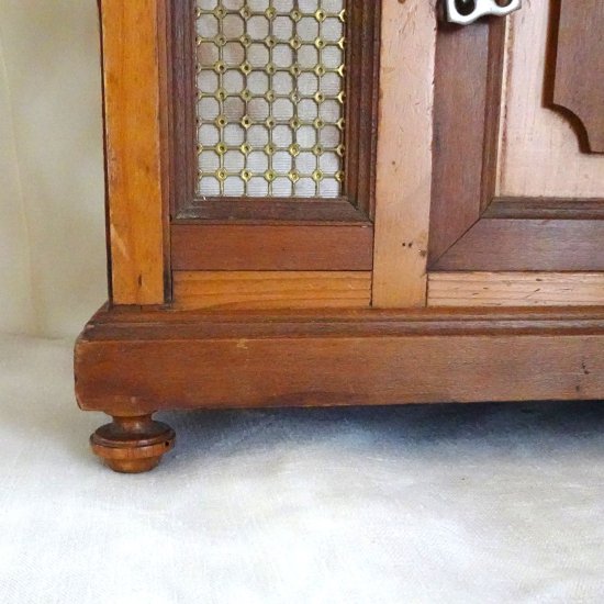 フランスアンティーク 木製ドールキャビネット ミニチュア家具 ドール家具 陶器のディネット付き