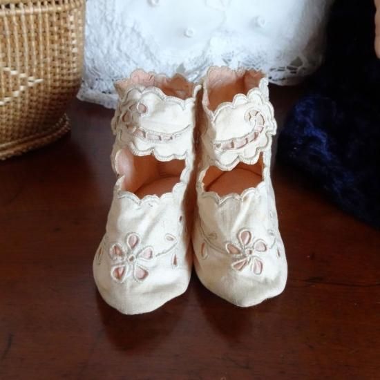 フランスアンティーク　刺繍の可愛いベビーシューズ他4点セット フランスアンティーク 刺繍の可愛いベビーシューズ他4点セット