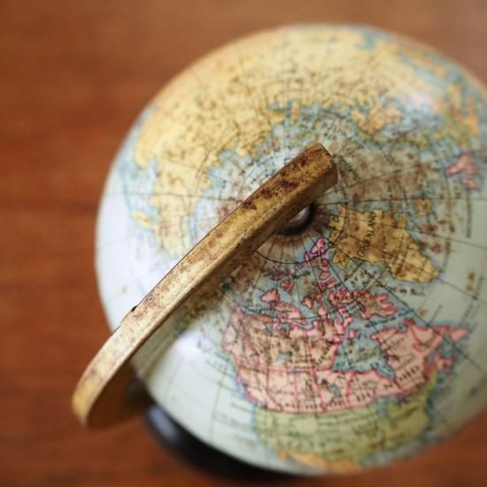 歴史の残り香を纏う球体 / Antique CHAD VALLEY World Globe