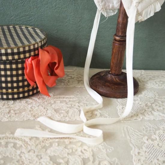 フレンチアンティーク　べべ用ボネ　ジャンヌ　ランヴァン、ドール用ハットスタンド アンティーク ハットボックス ハットスタンド | フランス 小さな