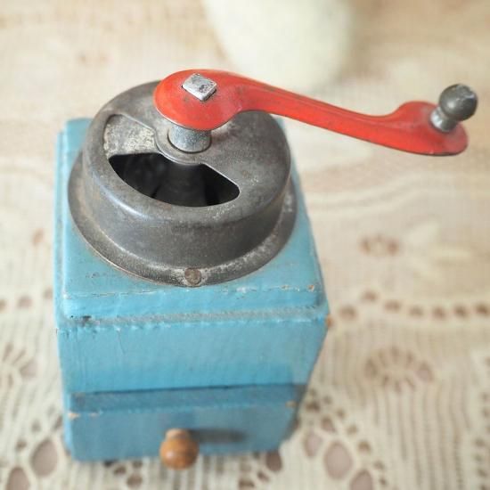 アンティーク　ドイツ　ミニチュアコーヒーミル　ままごと　大型ドールハウスにも アンティーク ドイツ ミニチュアコーヒーミル ままごと 大型