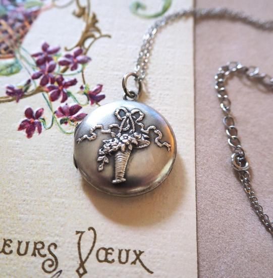 フランス　アンティーク　シルバー　フラワー＆リボン　フォト　ペンダント　ロケット フランス アンティーク シルバー フラワー＆リボン フォト