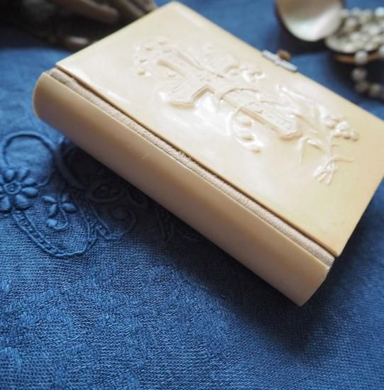 アンティーク 聖書 | フランス 20世紀 セルロイドの祈祷書 すずらんと