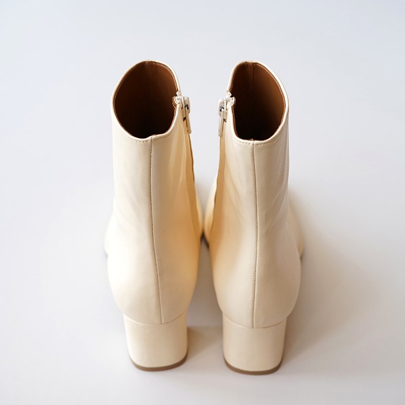 【40%OFF】【JANE SMITH ジェーンスミス】SQUARE TOE SHORT BOOTS ECRU - THIRTY' THIRTY'  STORE