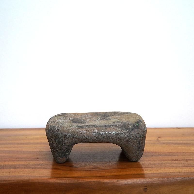 希少 水谷智美 四つ足の台 オブジェ 陶芸 食器 水谷智美 / 四つ足の台 / 灰 / 佐賀 - THIRTY' THIRTY' STORE