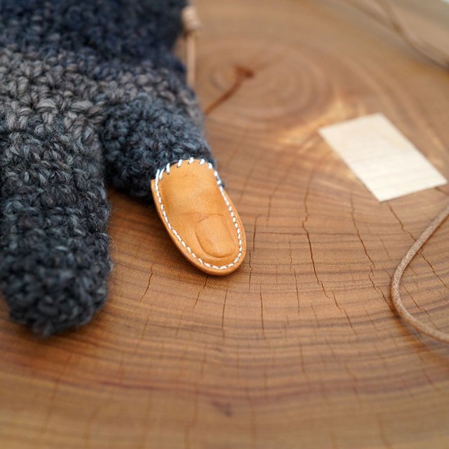 THE BACKWARD VENDORFINGER GLOVE / Cashmare yarn, vegetable tannedleather 