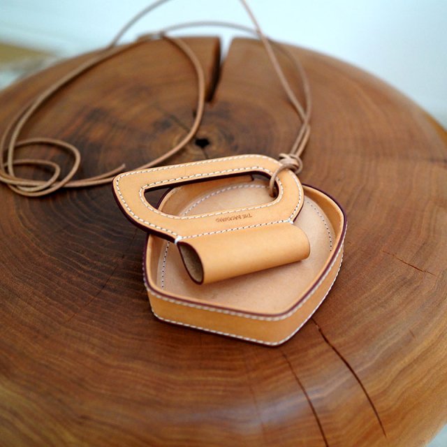 【THE BACKWARD VENDOR】 LIGHER AND ASHTRAY / Vegetable tanned leather
