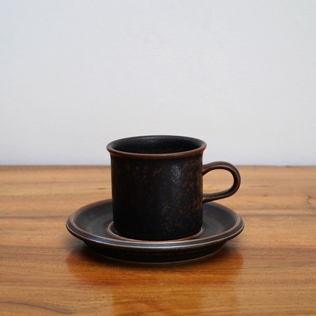 ARABIA / 'RUSKA' Mini Coffee Cup & Saucer 11 / 80s / Finland