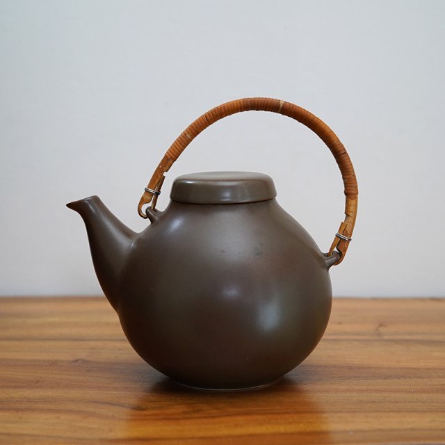 ARABIA / ‘GA3’ Tea Pot / Brown / 1950s-60s / Finland / Ulla Procope