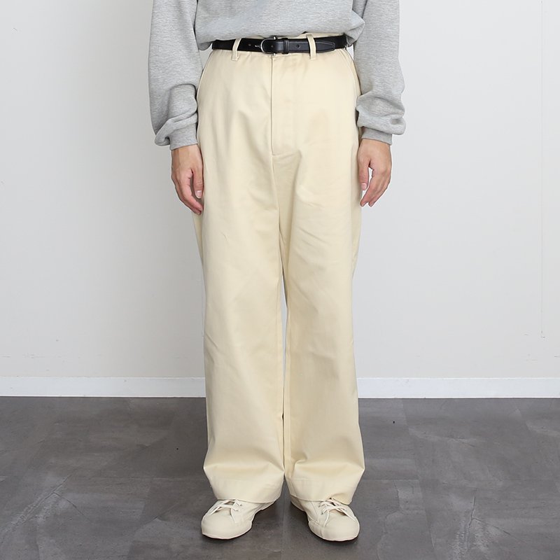 UNIVERSAL PRODUCTS ユニバーサルプロダクツ】NO TUCK CHINO TROUSERS 