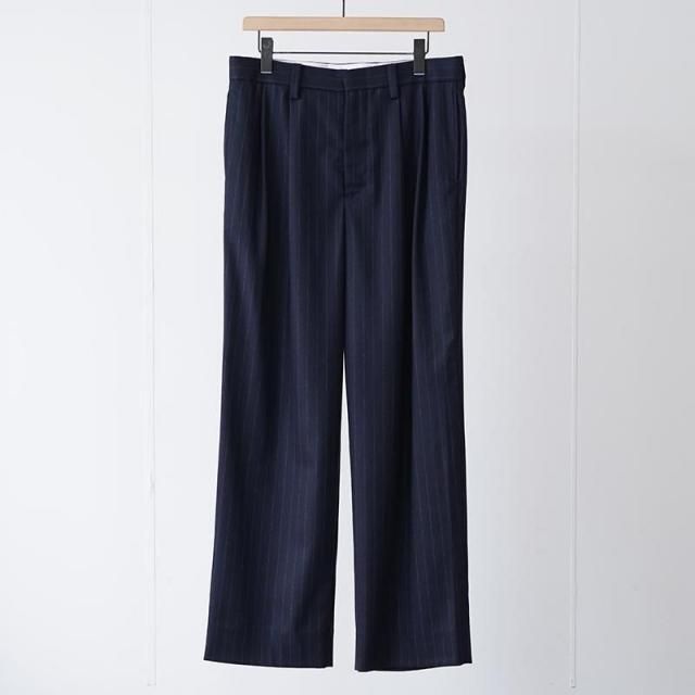 2025 A/WۡUNIVERSAL PRODUCTSWOOL 2 TUCK TROUSERS NAVY STRIPE