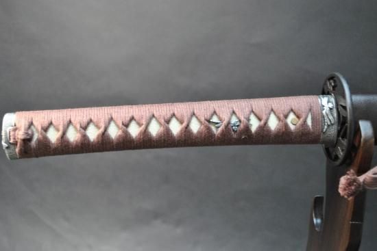 美品　高級模造刀　高級居合刀　樋有刀身　拵全長105cm　居合刀 最高級模造刀 エイ革柄 樋有刀身 金鍔 本革巻柄 拵全長105cm