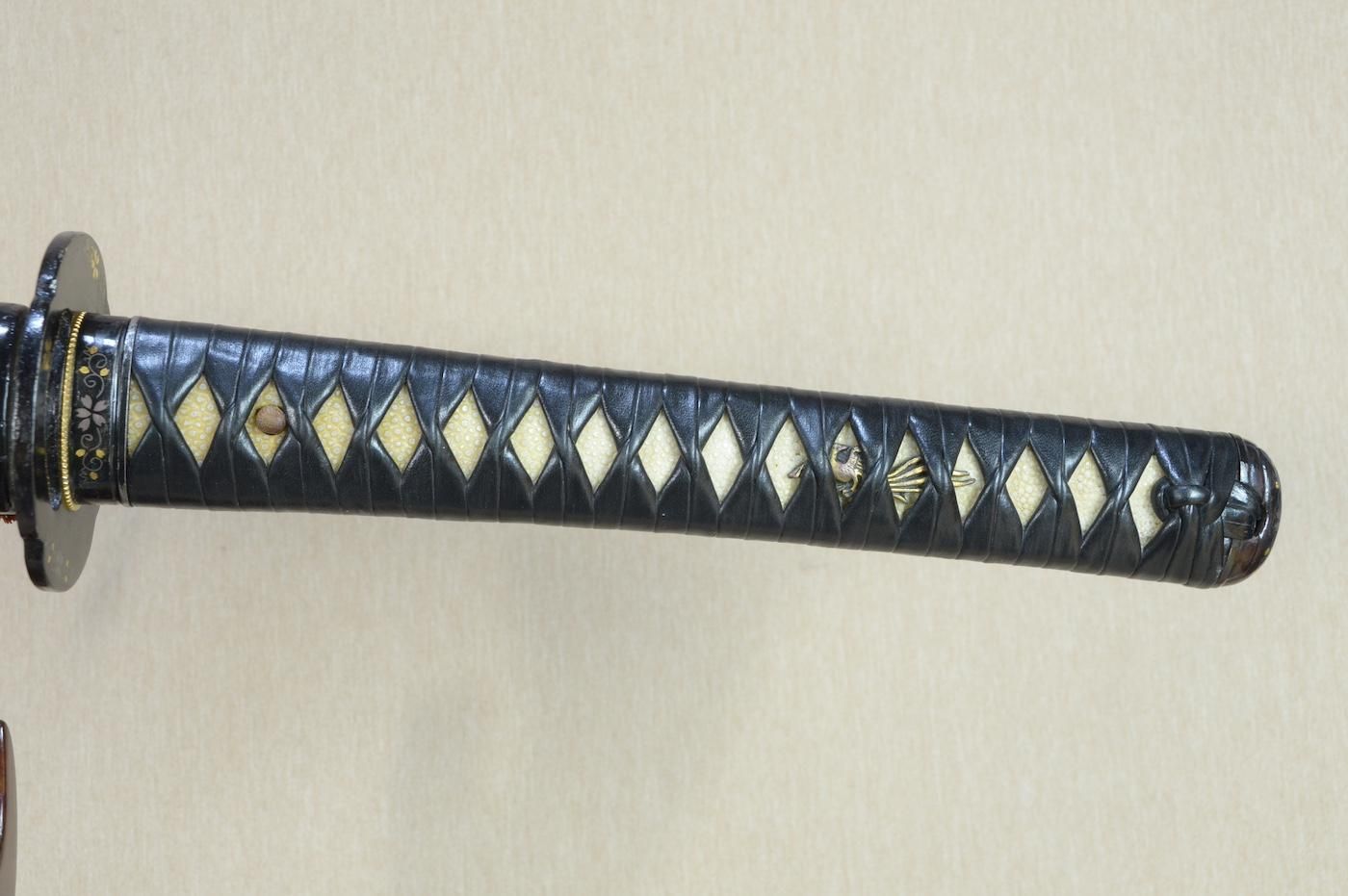 未使用江戸後期◆金工『中川一匠』刀装具 表：槍と老人 裏：山・松・家 風景片切彫 大刀 笛巻鞘 一作金具 拵 江戸期保証 1099_ec2-973x511.jpg