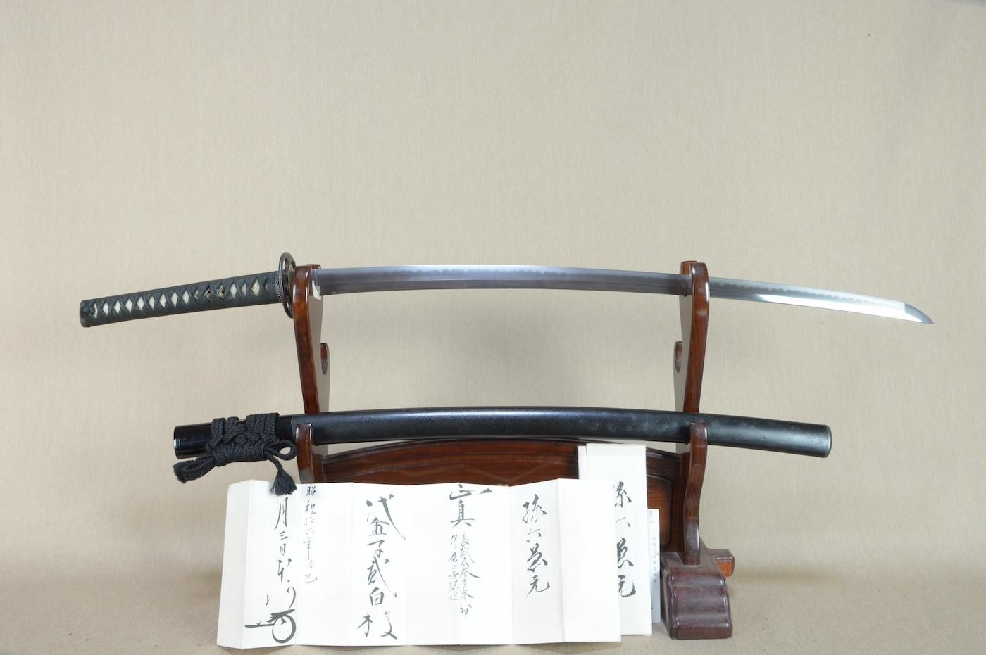 大変健全な古刀】「大摺り上げ無銘」孫六兼元 70.6cm 、鑑賞に 大変健全な古刀】「大摺り上げ無銘」孫六兼元 70.6cm 、鑑賞に