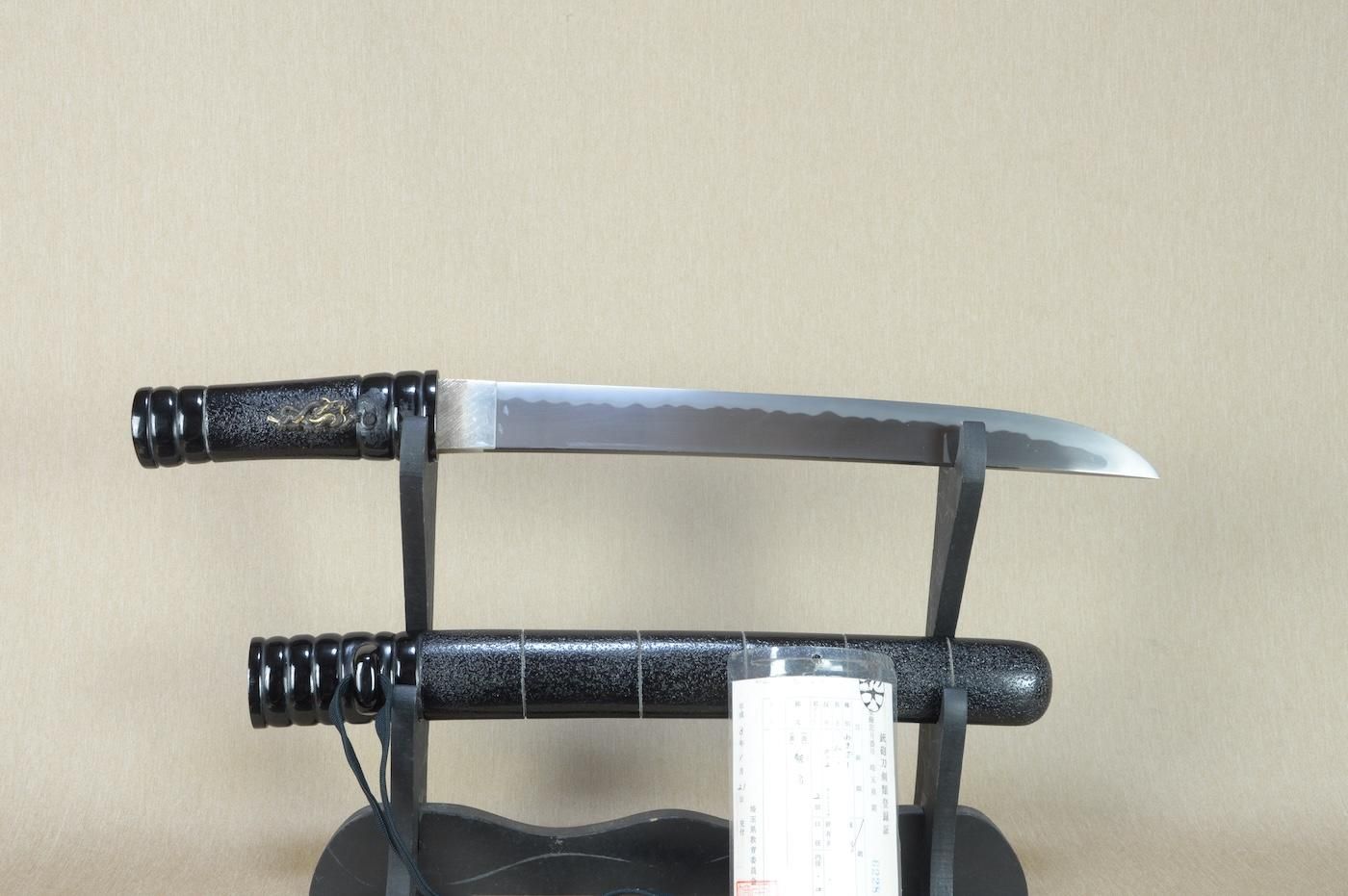 ●貴重 大振り 多刀掛け 五刀掛け 刀立 鍔透紋 脇指 刀 太刀 重く丈夫な造り 豪壮華麗な姿の脇差し】「固山宗俊（鞘書き）」32.1cm 、鑑賞に