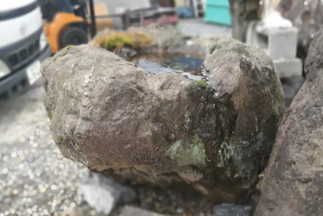 揖斐石 水鉢 130*110*100mm 【一点もの】