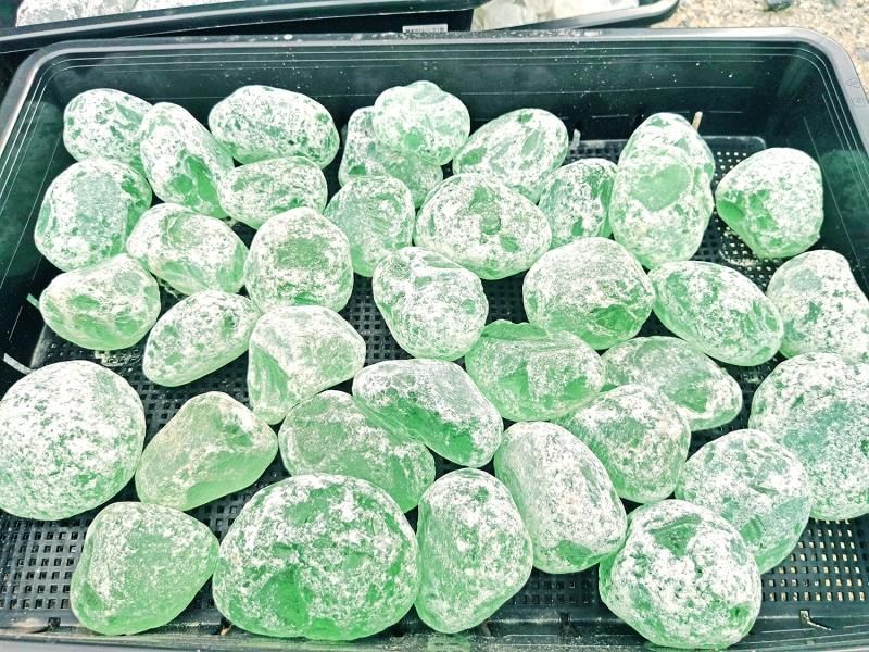 タンダラクリスタルグリーン天然ガラス