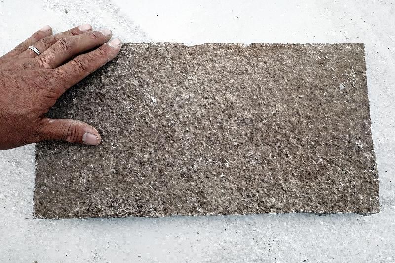 平っべたい石！！ 平っべたい石！！ Zeit Stone | tiles by HiRATA TILE | 新築