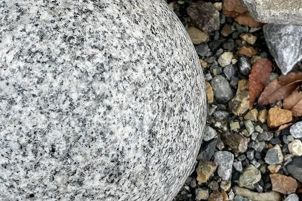 ボールストーン 白 磨き（Φ300mm）｜庭ガーデニングの粋でおしゃれな石