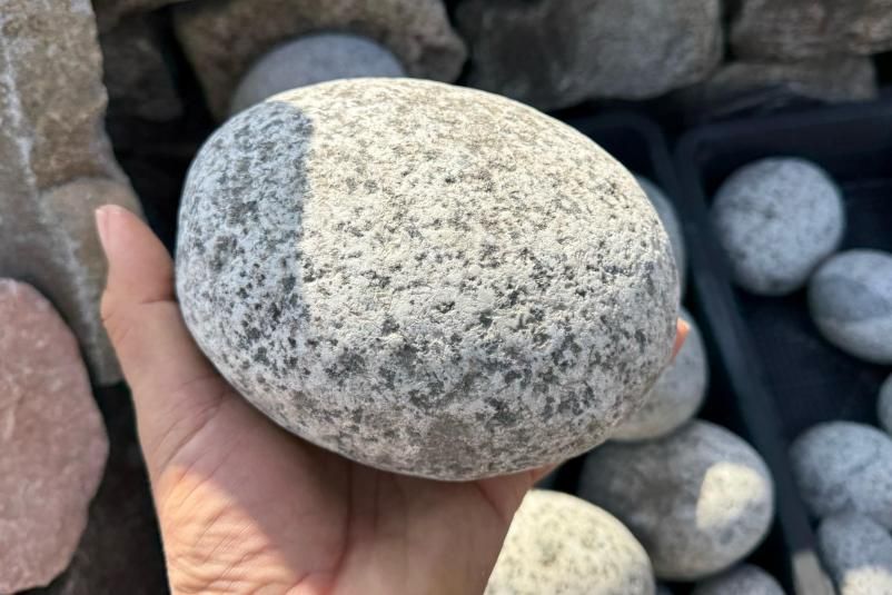 近江八幡市より、庭石、サイズ約70 70 55㎝ 近江八幡市より、庭石、サイズ約70 70 55㎝