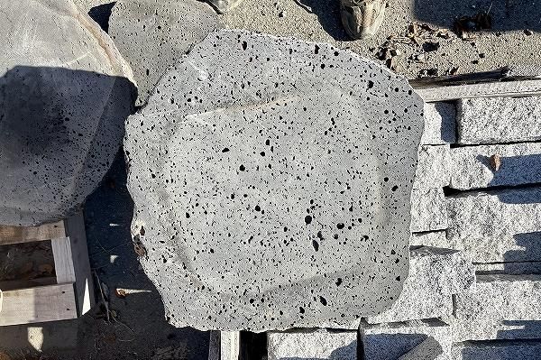 珍品 小石を巻き込んで固まった跡があるパホイホイ溶岩石 3kg 自然物 収集品 小石を巻き込んで固まった跡があるパホイホイ溶岩石 3kg 自然物