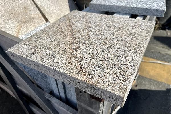 御影石敷石 サビ 薄手 300*300*30mm|庭・ガーデニングの 御影石敷石 サビ 薄手 300*300*30mm|庭・ガーデニングの