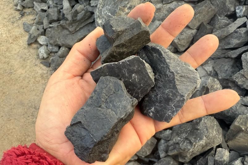 ブラックロック 50-200mm｜庭ガーデニングの粋でおしゃれな石の専門店