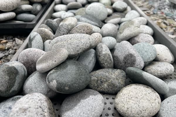 たまご砂利50-60mm ＜価格,サイズ,色＞｜庭ガーデニングの粋で