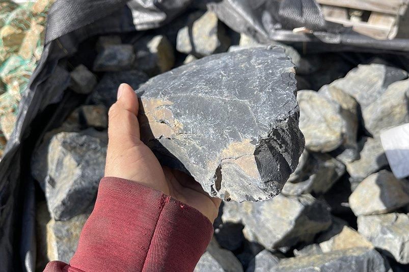 上山ブラック150-300mm｜庭ガーデニングの粋でおしゃれな石の専門店(EC