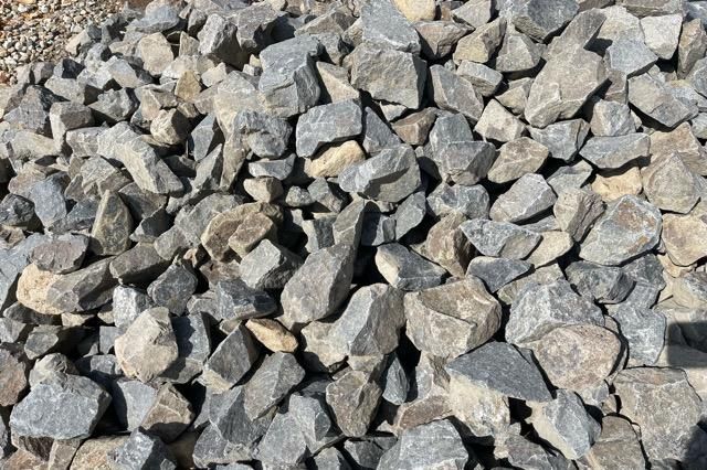 グレーの花崗岩ブロック 砂利・石　84個とおまけ 楽天市場】砂利 グレー ラフ 20kg 15〜25mm ジャリ 砕石 庭石 敷くだけ