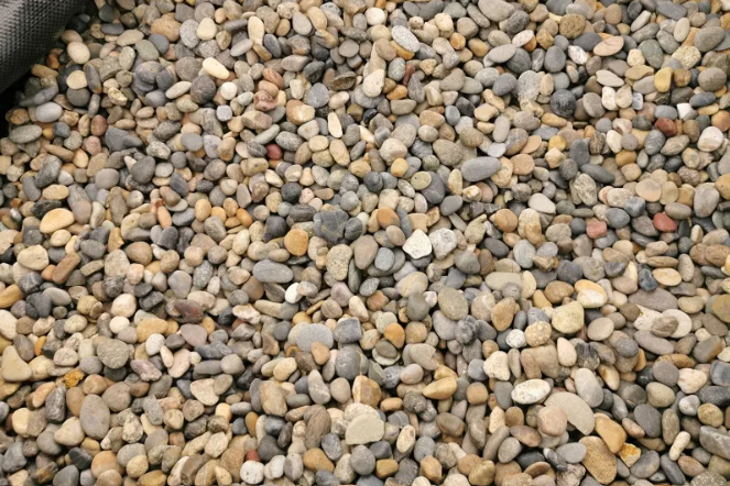 値下げ　砂利　防犯　庭石　カラー砂利 10%増量中】お庭用の防犯対策 天然砂利 【防犯砂利 22kg】 【5mm