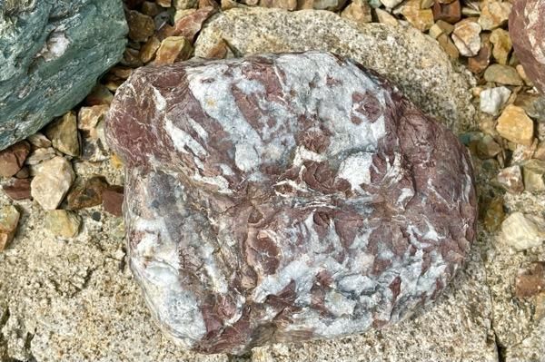 京都・紅加茂石 ② 【一点もの】 ｜庭ガーデニングの粋でおしゃれな石