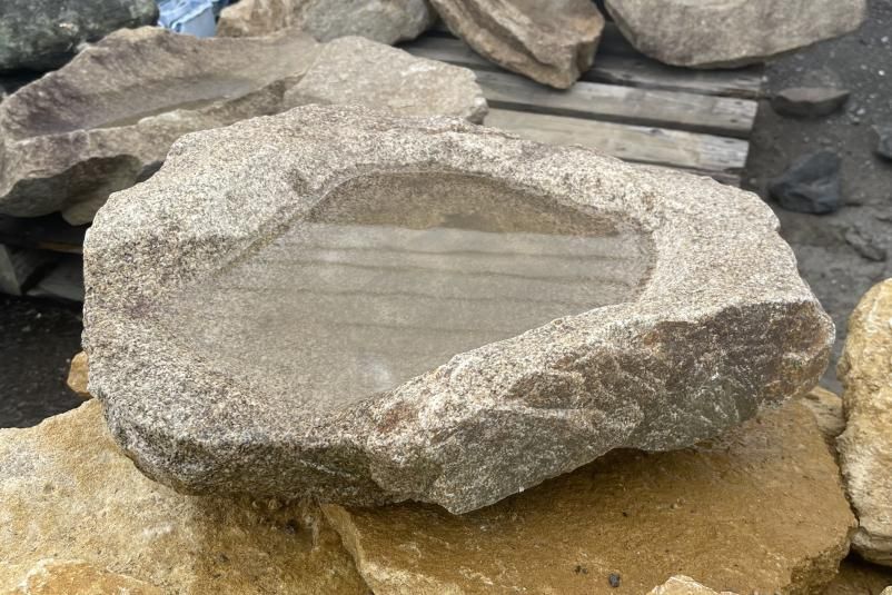 庵治石 水鉢 [6] 【一点もの】｜庭ガーデニングの粋でおしゃれな石の