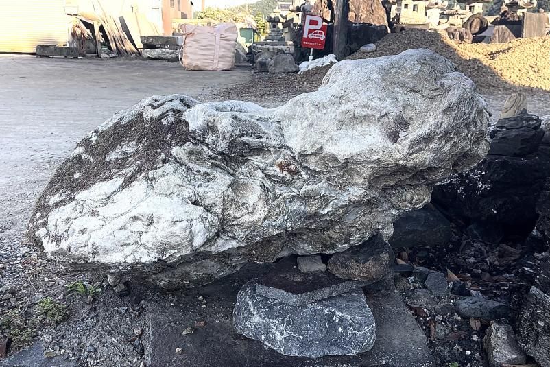 小滝川採取 天然石 庭石 約60cm級 真贋不明 小滝川採取 天然石 庭石 約60cm級 真贋不明