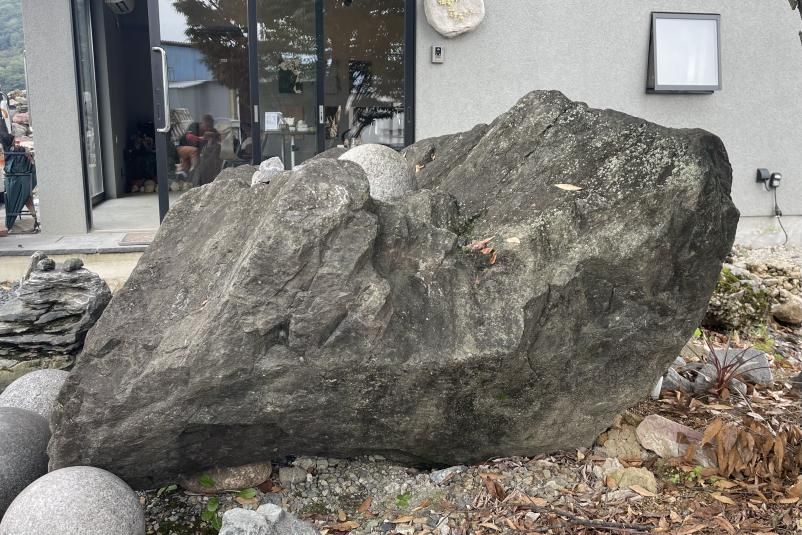 揖斐石 水鉢｜庭ガーデニングの粋でおしゃれな石の専門店・揖斐川庭石