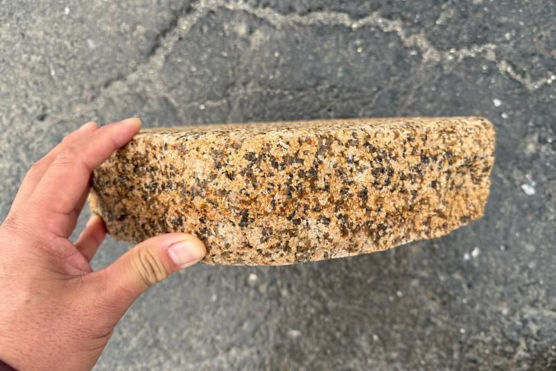 御影石飛石 サビ 360mm<価格,サイズ,色>|庭ガーデニングの粋 御影石飛石 サビ 360mm<価格,サイズ,色>|庭ガーデニングの粋