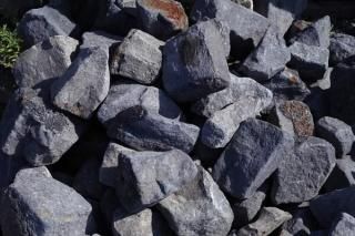 揖斐赤石 ごろた石＜価格,サイズ,色＞数量限定！｜庭ガーデニングの粋