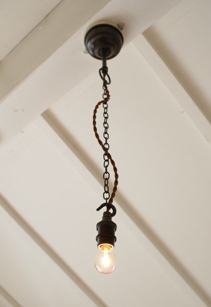 E17ソケットコード黒染め(チェーンタイプ、シーリングカバー付) - LAMPLAMP（Royal Lamp Works)