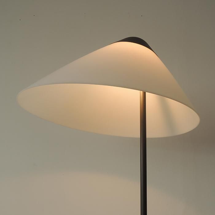 Hans J.Wegner（ハンスJ.ウェグナー）オパーラ フロアランプ