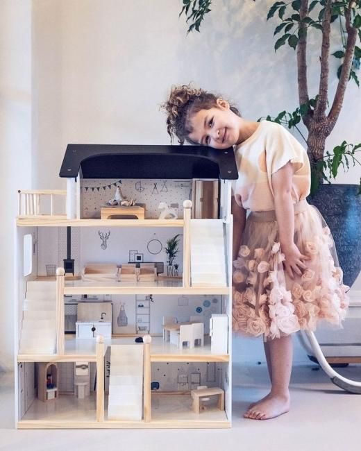 木製ドールハウス「アメリの家」 家具19点付きセット - Petite 木製ドールハウス「アメリの家」 家具19点付きセット - Petite