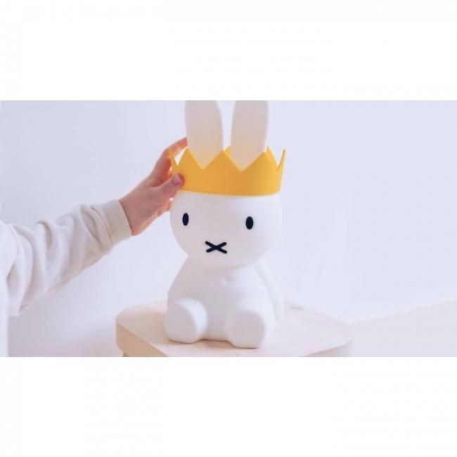 ミッフィー 「ファーストライト」65周年記念クラウン付 (Mr.Maria)- Nijntje・Miffy (ナインチェ・ミッフィー) - フリバ free birds - ヨーロッパの食品・雑貨をお手軽に通販。 8,400円以上で日本への送料無料! ミッフィー 「ファーストライト」65周年記念クラウン付 (Mr.Maria)- Nijntje・Miffy (ナインチェ・ミッフィー) - フリバ free birds - ヨーロッパの食品・雑貨をお手軽に通販。 8,400円以上で日本への送料無料!