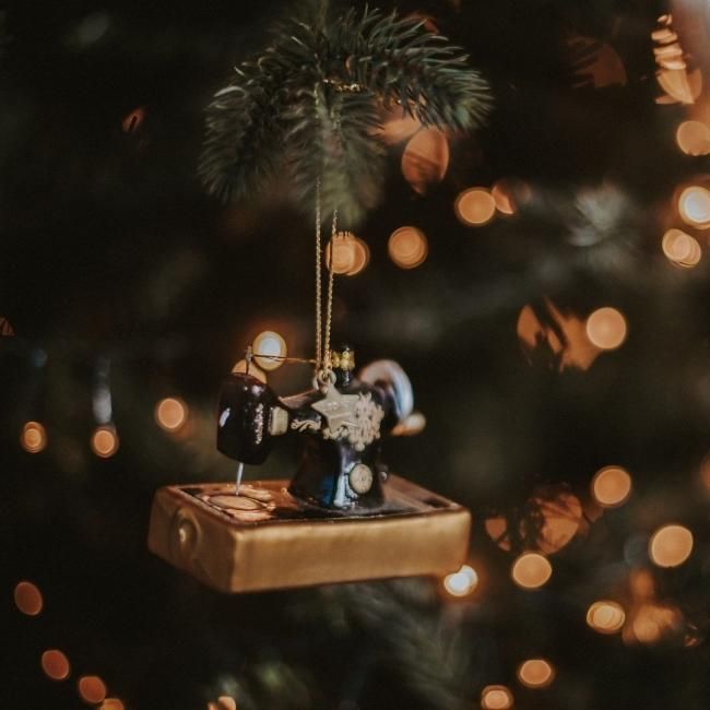 ビンテージミシン ブラック ガラス製クリスマスオーナメント - VONDELS