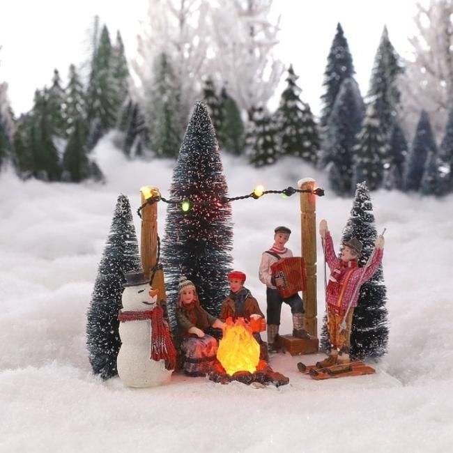 スキー場 ゲレンデのパーティー クリスマスヴィレッジ ミニチュア