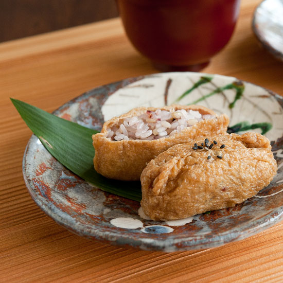 鼠志野ぶどう文５寸皿 - 和食器通販 うつわ耶馬都｜食卓を彩る作家もの陶器・磁器のお店