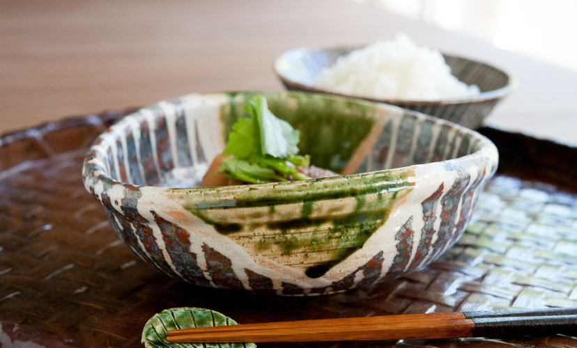 志野織部十草煮物鉢（大） - 和食器通販 うつわ耶馬都｜食卓を彩る作家