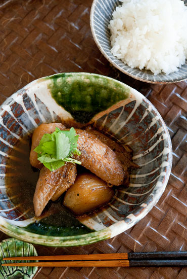 志野織部十草煮物鉢（大） - 和食器通販 うつわ耶馬都｜食卓を