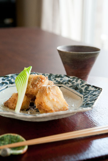 荒土花唐草八角皿 - 和食器通販 うつわ耶馬都｜食卓を彩る作家