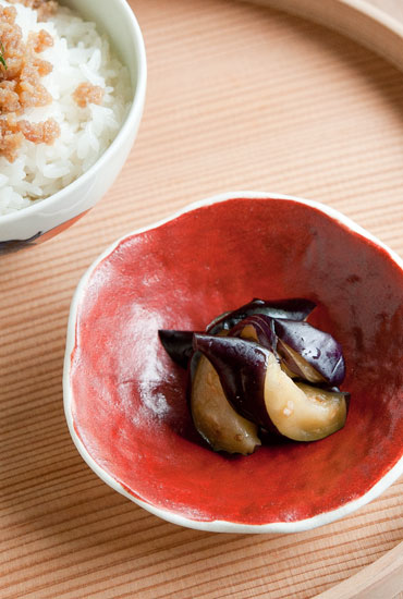 赤絵椿変形小皿 - 和食器通販 うつわ耶馬都｜食卓を彩る作家もの陶器