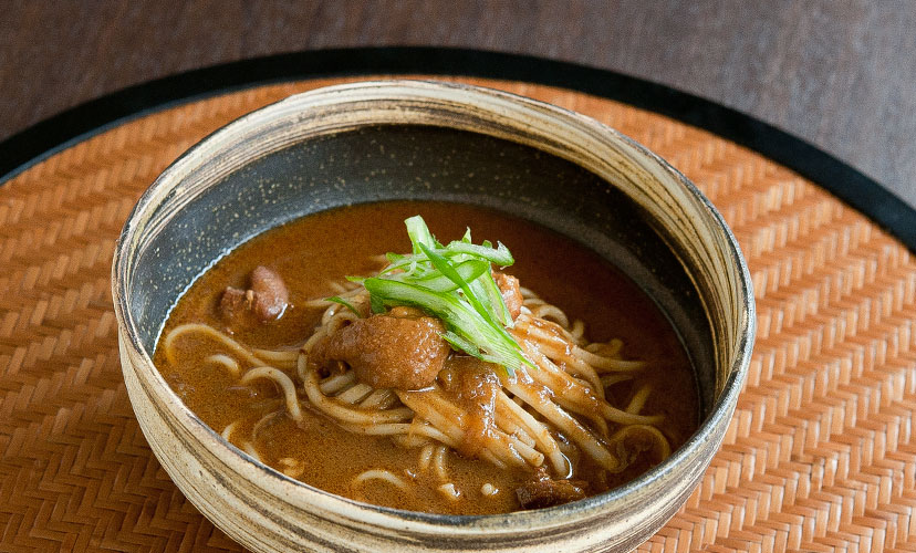 黒釉刷毛目丼 - 和食器通販 うつわ耶馬都｜食卓を彩る作家もの